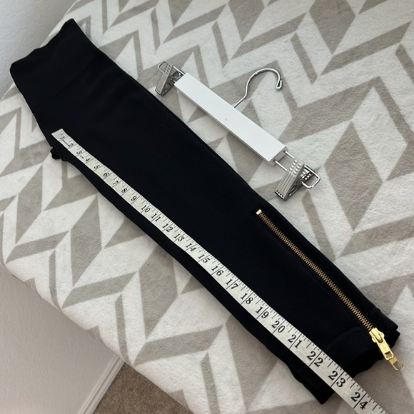 SPANX Look‎ at Me Now Black leggings size Medium Women’s clothing - Picture 12 of 12